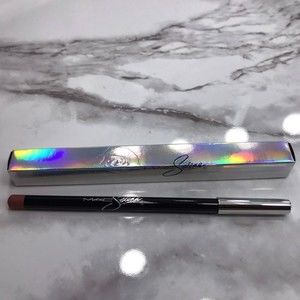 MAC Selena Entre A Mi Mundo Lip Pencil